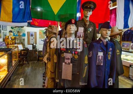 Ausstellung von Statuen von verschiedenen US-Soldaten in das Route 66 Hall Of Fame and Museum in Pontiac (Illinois), einer Stadt entlang der Route 66. Stockfoto