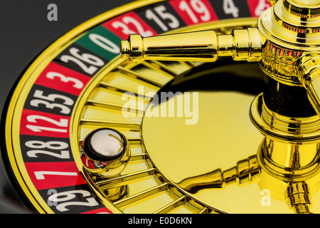 Der Zylinder ein Roulette Spiel des Zufalls in einem Casino spielen. Gewinn und Verlust entscheidet Chance., Der Zylinder Eines Roulette-G Stockfoto