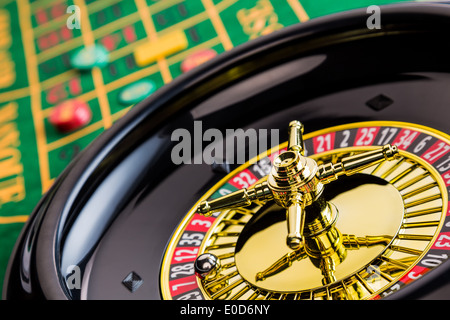 Der Zylinder ein Roulette Spiel des Zufalls in einem Casino spielen. Gewinn und Verlust entscheidet Chance., Der Zylinder Eines Roulette-G Stockfoto