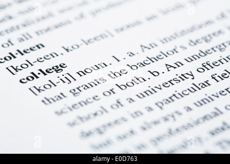Definition der Hochschule im Wörterbuch Stockfoto