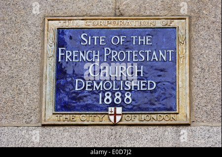 Blaue Gedenktafel von einem französischen protestantischen Kirche, London, England, Vereinigtes Königreich. Stockfoto