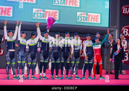 Belfast, Nordirland. 9. Mai 2014. ORICA GreenEDGE Fahrer feiern Gewinn der Team-Zeitfahren und ersten Etappe des Giro d ' Italia. Bildnachweis: Action Plus Sport Bilder/Alamy Live News Stockfoto