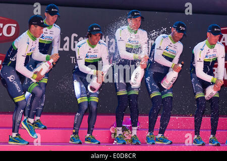 Belfast, Nordirland. 9. Mai 2014. ORICA GreenEDGE Fahrer feiern Gewinn der Team-Zeitfahren und ersten Etappe des Giro d ' Italia. Bildnachweis: Action Plus Sport Bilder/Alamy Live News Stockfoto