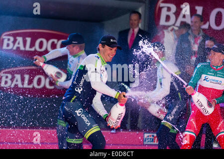 Belfast, Nordirland. 9. Mai 2014. ORICA GreenEDGE Fahrer feiern Gewinn der Team-Zeitfahren und ersten Etappe des Giro d ' Italia. Bildnachweis: Action Plus Sport Bilder/Alamy Live News Stockfoto