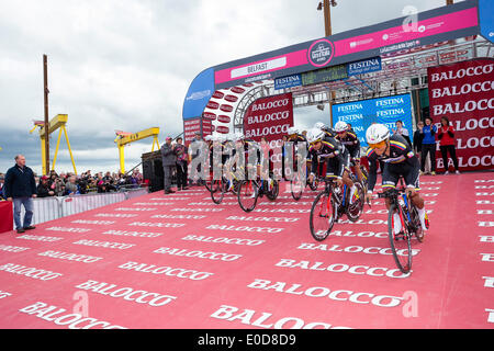 Belfast, Nordirland. 9. Mai 2014. Team Kolumbien das Mannschaftszeitfahren und ersten Etappe des Giro d ' Italia in Gang kommen. Bildnachweis: Action Plus Sport Bilder/Alamy Live News Stockfoto