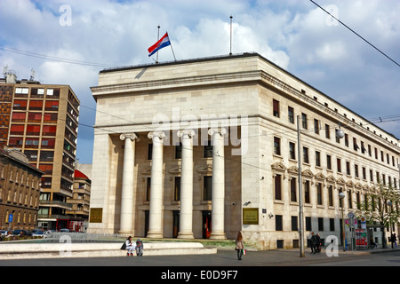 ZAGREB, Kroatien – 27. März 2014: Kroatische Nationalbank in Zagreb, Zentralbank von Kroatien Stockfoto