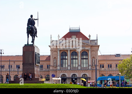 Hauptbahnhof in Zagreb, Kroatien mit Denkmal von König Tomislav, Zagreb, Kroatien Stockfoto