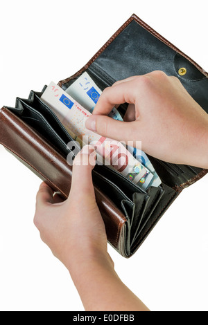 Eine Hand mit Geldbörse und Euro-Bank fest vor weißem Hintergrund, Eine Hand Mit Geldboerse Und Euro-Geldscheinen Vor weissem Stockfoto