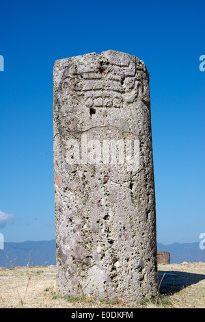 Beschrifteten Stele North Plattform Zapoteken Ruinen Monte Alban Oaxaca Provinz Mexiko Stockfoto