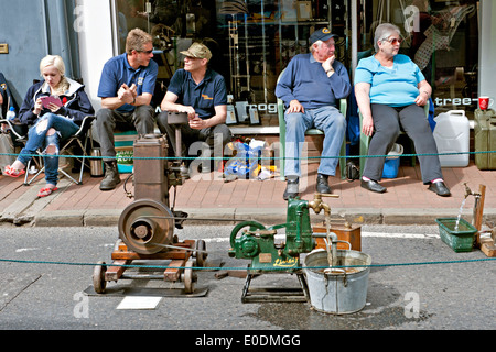 Stationärmotor-Enthusiasten zeigen ihre Maschinen auf ein Stadtfest Stockfoto