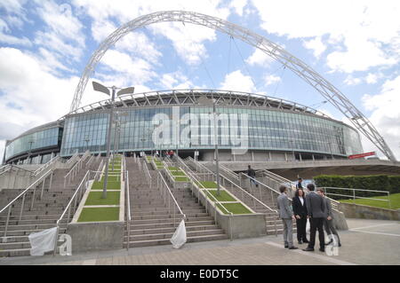 Wembley Stadium, London, UK. 10. Mai 2014. Sholing Town FC haben ihren Sitz in Hampshire und sind das diesjährige Champions der Wessex Premier League spielen West Auckland Town FC, die mit Sitz in County Durham und Platz 5 in der zweiten ältesten Fußball-Ligen der Welt; die Lega Nord kämpfen um die Ehre der Aufhebung der FA Vase in Wembley Credit: Flashspix/Alamy Live News Stockfoto