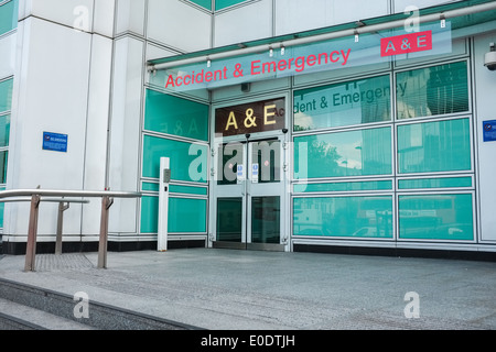 Der Eingang zum University College Hospital Unfall & Notaufnahme, Euston Road, London, UK. Stockfoto