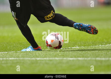 Wembley, London, UK. 10. Mai 2014. Sholing Town FC haben ihren Sitz in Hampshire und sind das diesjährige Champions der Wessex Premier League spielen West Auckland Town FC, die mit Sitz in County Durham und Platz 5 in der zweiten ältesten Fußball-Liga der Welt, die Lega Nord kämpfen um die Ehre der Aufhebung der FA Vase in Wembley Credit: Flashspix/Alamy Live News Stockfoto