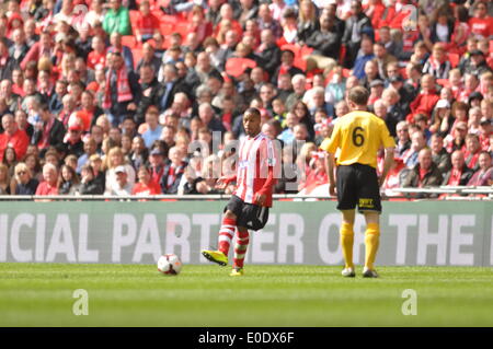 Wembley, London, UK. 10. Mai 2014. Sholing Town FC haben ihren Sitz in Hampshire und sind das diesjährige Champions der Wessex Premier League spielen West Auckland Town FC, die mit Sitz in County Durham und Platz 5 in der zweiten ältesten Fußball-Liga der Welt, die Lega Nord kämpfen um die Ehre der Aufhebung der FA Vase in Wembley Credit: Flashspix/Alamy Live News Stockfoto