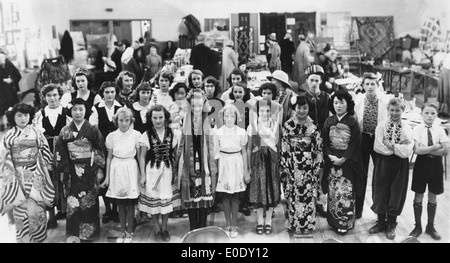 Alle Nationen Festzug bei der offiziellen Eröffnungsfeier der RI Baker School Stockfoto