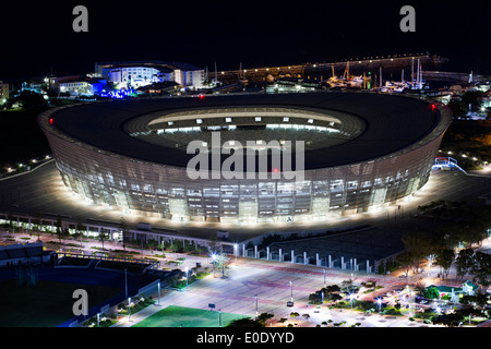 Das Cape Town Stadium in Kapstadt, Südafrika, hier in der Nacht zu sehen Stockfoto