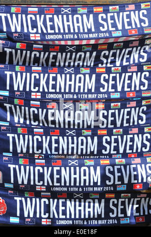 Twickenham, London, UK. 10. Mai 2014. Twickenham Sevens Schals auf Verkauf in der Nähe des Stadions. Bildnachweis: Matthew Chattle/Alamy Live-Nachrichten Stockfoto