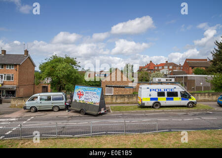 Hemel Hempstead, Großbritannien. 10. Mai 2014. British National Party (BNP) Protest gegen mögliche Moschee Website (Mitte) in Hemel Hempstead UK Credit: Guy Corbishley/Alamy Live News Stockfoto