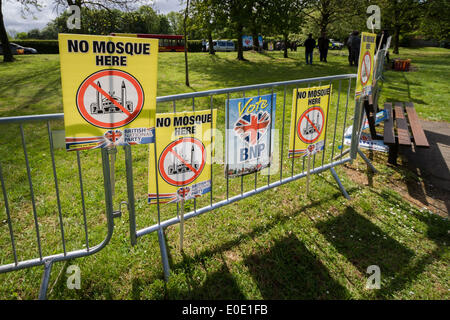 Hemel Hempstead, Großbritannien. 10. Mai 2014. British National Party (BNP) Protest gegen möglichen Moschee-Standort in Hemel Hempstead UK Credit: Guy Corbishley/Alamy Live News Stockfoto