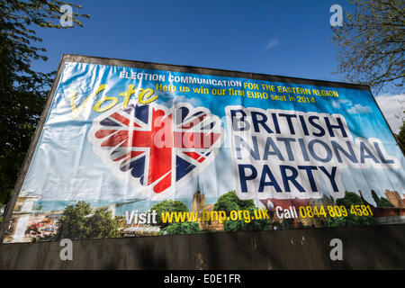 Hemel Hempstead, Großbritannien. 10. Mai 2014. British National Party (BNP) Protest gegen möglichen Moschee-Standort in Hemel Hempstead UK Credit: Guy Corbishley/Alamy Live News Stockfoto