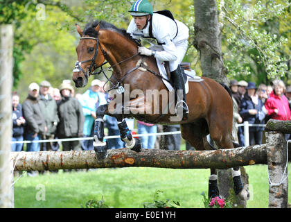 Badminton, Gloucestershire, UK. 10. Mai 2014. Clark Montgomery (USA) Reiten Universum in der Cross Country-Phase des Badminton Horse Trials vom Badminton-Park. Bildnachweis: Aktion Plus Sport/Alamy Live-Nachrichten Stockfoto