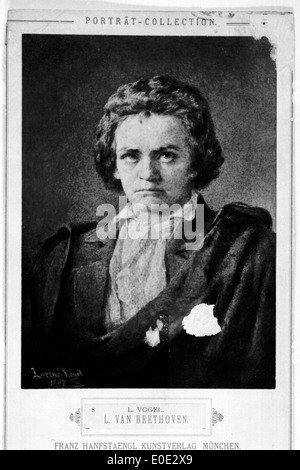 Ein klassisches Porträt des bekannten deutschen Komponisten Ludwig van Beethoven. Dieses historische Bild zeigt Beethovens Vermächtnis in der Musik und seinen Einfluss auf die klassische Komposition. Stockfoto