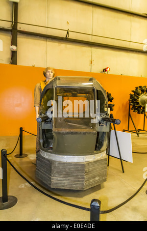 Ein Top-Gun Turm aus einer b-25 Mitchell Bomber im März Flugplatz Air Museum Stockfoto