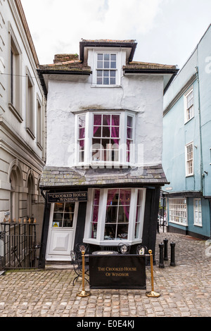 Crooked House of Windsor gebaut im Jahre 1592 ein Restaurant auch bekannt als Market Cross House - Windsor, Berkshire Stockfoto