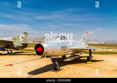 Eine MIG-21 Fishbed im März Bereich Air Museum in Riverside, Kalifornien Stockfoto