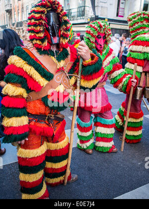 10 Mai 2014, Lissabon, Caretos de Podence Parade in Lissabon Innenstadt während des iberischen Maske-Festivals Stockfoto