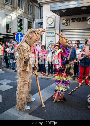 10 Mai 2014, Lissabon, Caretos de Lazarim-Parade in Lissabon Innenstadt während des iberischen Maske-Festivals Stockfoto