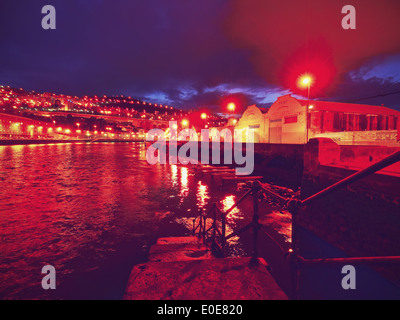 Nachtansicht des Industrial District in Bilbao, Vizcaya, Baskisches Land, Spanien Stockfoto