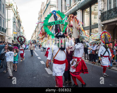 10 Mai 2014, Lissabon, Caretos da Lagoa Parade in Lissabon Innenstadt während des iberischen Maske-Festivals Stockfoto