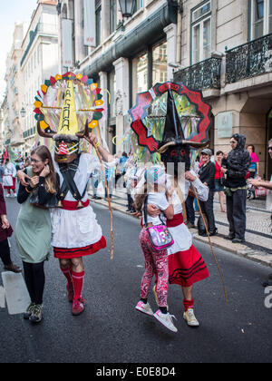 10 Mai 2014, Lissabon, Caretos da Lagoa Parade in Lissabon Innenstadt während des iberischen Maske-Festivals Stockfoto