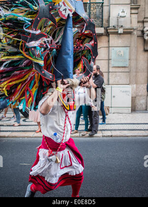 10 Mai 2014, Lissabon, Caretos da Lagoa Parade in Lissabon Innenstadt während des iberischen Maske-Festivals Stockfoto