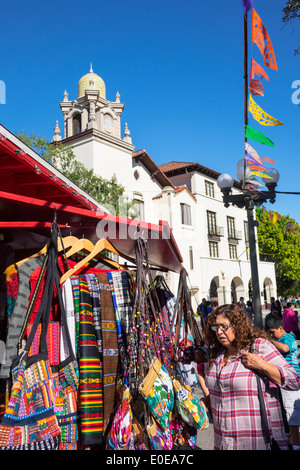 Los Angeles California, Plaza Historic District, mexikanisches Erbe, Olvera Street, plaza, La Plaza United Methodist Church, Fassade, Marktplatz, mexikanisches Kunsthandwerk Stockfoto