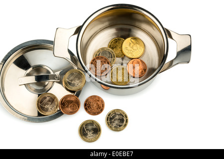 Einen Topf mit paar Euromünzen, symbolische Foto für Staatsschulden und Finanzkrise, Ein Kochtopf Mit Wenigen Euromuenzen, Sym Stockfoto