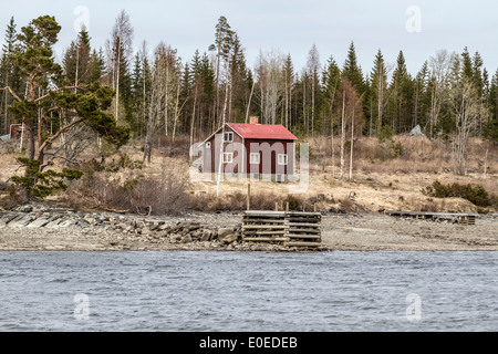 Alte Holz-Ferienhaus am See Stockfoto
