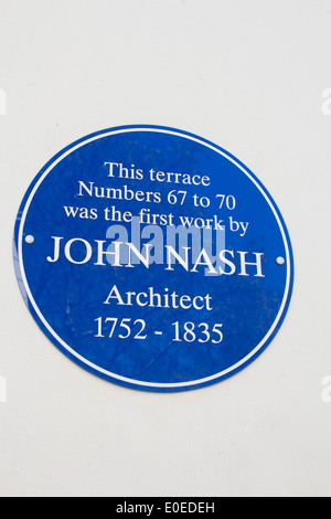 John Nash blaue Tafel zum Gedenken an seine erste Fdesign der Terrasse bei 67-70 Great Russell Street Bloomsbury London England UK Stockfoto