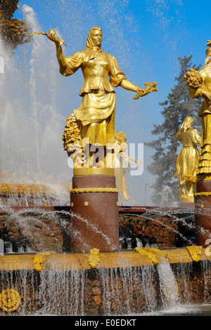 Skulptur von Belarus in einem Brunnen Freundschaft der Völker VDNH (VVC), Stockfoto