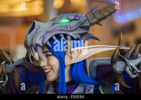 Bangkok, Thailand. 11. Mai 2014. Eine Cosplay (Costume Play) Darsteller wartet in Thailand Comic Con in Siam Paragon Mall in Bangkok zu gehen. Bildnachweis: Jack Kurtz/ZUMAPRESS.com/Alamy Live-Nachrichten Stockfoto