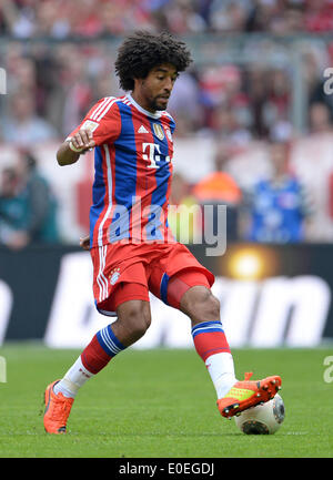 München, Deutschland. 10. Mai 2014. Münchner Dante spielt den Ball in der deutschen Bundesliga-Fußballspiel zwischen FC Bayern München und VfB Stuttgart in der Allianz Arena in München, Deutschland, 10. Mai 2014. Foto: ANDREAS GEBERT/Dpa/Alamy Live-Nachrichten Stockfoto