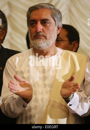 Kabul, Afghanistan. 11. Mai 2014. Afghanische Präsidentschaftskandidat Abdullah Abdullah spricht während einer gemeinsamen Pressekonferenz in Kabul, Afghanistan, 11. Mai 2014. Afghanische Präsidentschaftskandidat Dr. Zalmai Rassoul, die dritte Position im Rennen nach gesichert zählen Stimmen kündigte seine Unterstützung an den führenden Kandidaten Dr. Abdullah Abdullah am Sonntag. Bildnachweis: Ahmad Massoud/Xinhua/Alamy Live-Nachrichten Stockfoto