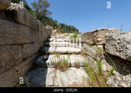 Steinstufen Treppe auf der Südseite steht archäologische Stätte antiken Eleutherna Kreta Griechenland diese ist Stockfoto