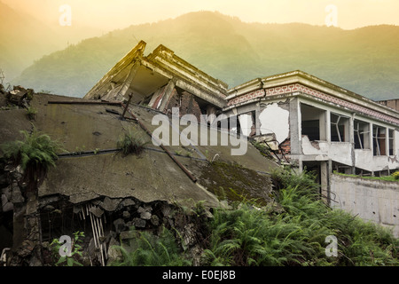 Schäden Gebäuden aus dem großen Erdbeben in Sichuan oder Wenchuan Erdbeben, 12. Mai 2008 Stockfoto