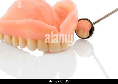 Satz von Zähnen und mündliche Spiegel, symbolische Foto für Zahnersatz, Diagnostik und Zuzahlung, Gebiss Und Mundspiegel, Sy Stockfoto