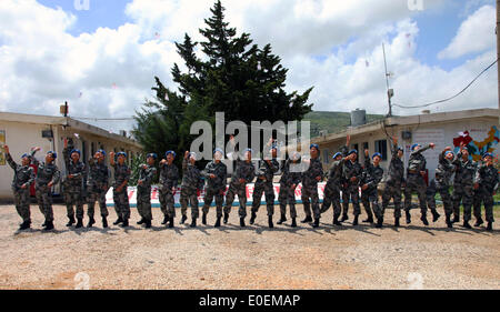 Rechtsanwaltskammer. 11. Mai 2014. Chinesische Friedenstruppen Fly Papier Flugzeuge auf dem Militärlager in Libanon, 11. Mai 2014. Die 12. Partie der chinesischen Friedenstruppen feierte Muttertag Sonntag. Bildnachweis: Wang Yanbo/Xinhua/Alamy Live-Nachrichten Stockfoto