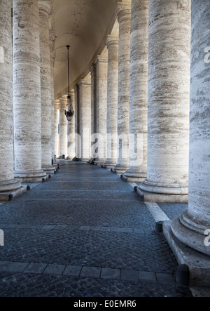 Säulenreihe, Petersplatz, Vatikan - Linie von Spalten, Petersplatz, Vatikan Stockfoto