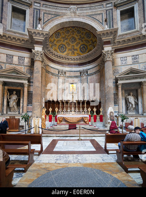 Altar Im Pantheon, Rom, Italien - Altar im Pantheon, Rom, Italien Stockfoto