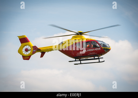 Thames Valley und Chilterns Air Ambulance Vertrauen. Eurocopter EC135. Gesehen bei Abingdon Air Show UK, Mai 2014. Stockfoto